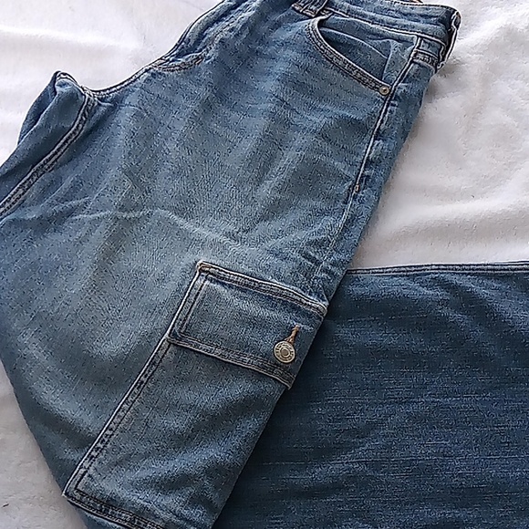 AMERICAN EAGLE | Super High-Rise Baggy Wide Leg Jeans - Picture 3 of 4